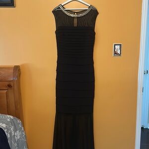 Laura’s Women’s Size 12 Black Formal Dress